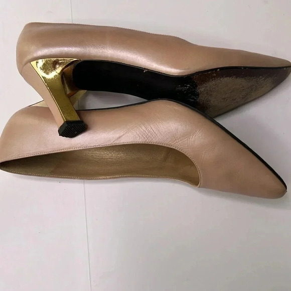 Stuart Weitzman blush leather with gold heels size 8 1/2m - Picture 5 of 8